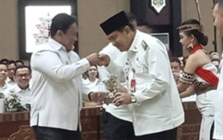 Pemkab Kobar Raih Penghargaan dari Pemprov Kalteng karena ini