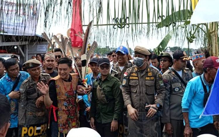 Personel Satpol PP dan Damkar Turut Amankan Jalannya Rangkaian Acara Meriahkan HUT Kapuas