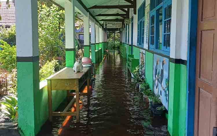 Ruang Kelas SDN 3 Sawahan Mulai Digenangi Banjir