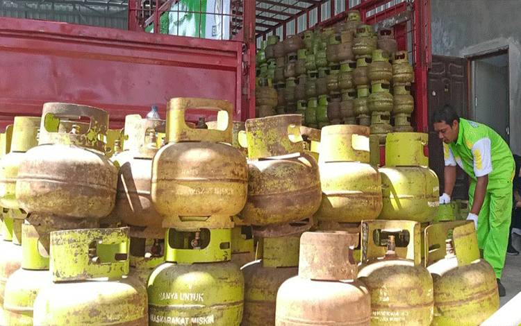 Pj Wali Kota Palangka Raya Ingatkan Pangkalan Jual Gas Subsidi 3 Kg Sesuai HET