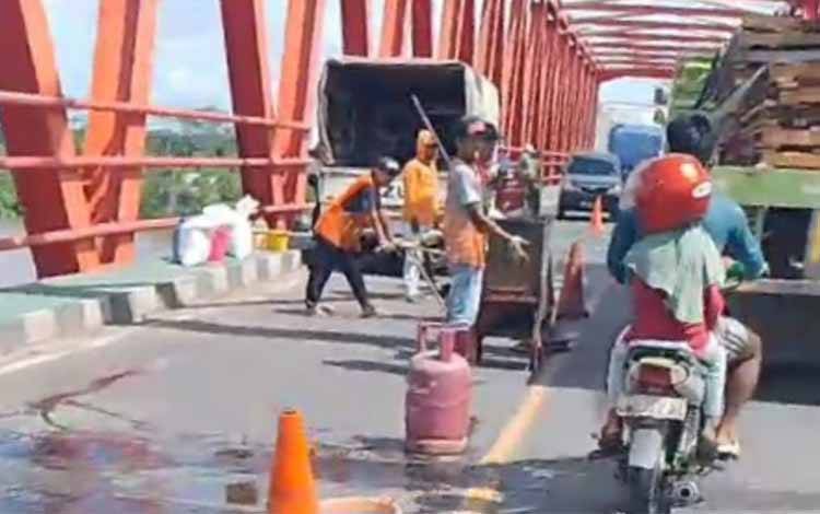 Pasca Tertabrak Kapal Bawa Crane, Begini Kondisi Jembatan Pulau Telo Kapuas