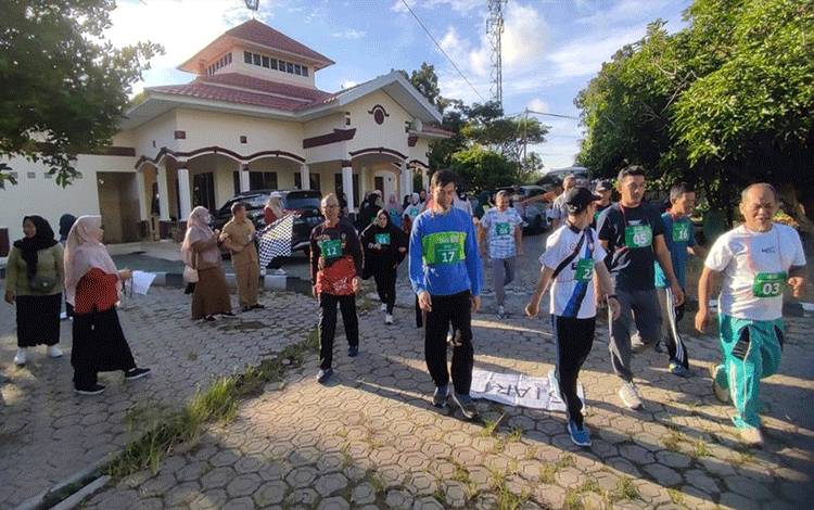 Jemaah Calon Haji Kabupaten Seruyan saat menjalani kegiatan Pengukuran Kebugaran (FOTO : IST)