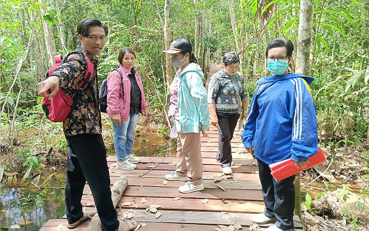 Camat Dusun Timur Monitoring Penggunaan DD Tahap I di Desa Matabu?