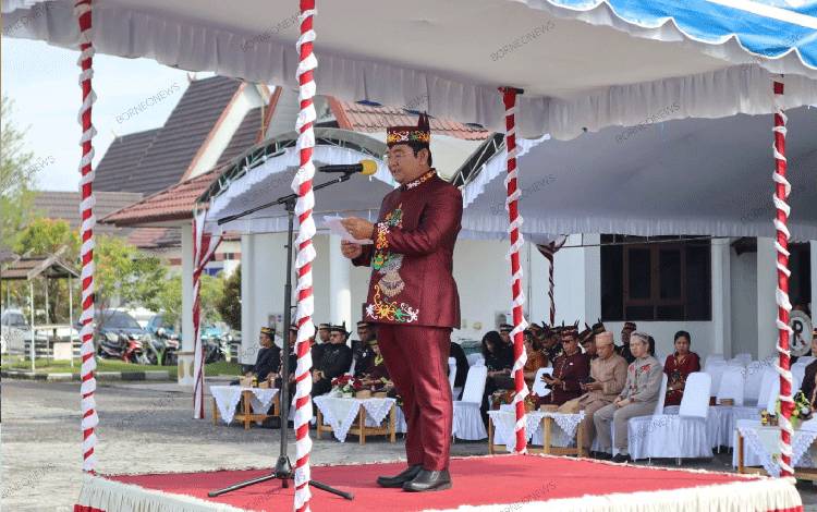 Kepala Disdikpora Gunung Mas Jadi Inspektur Upacara Hardiknas