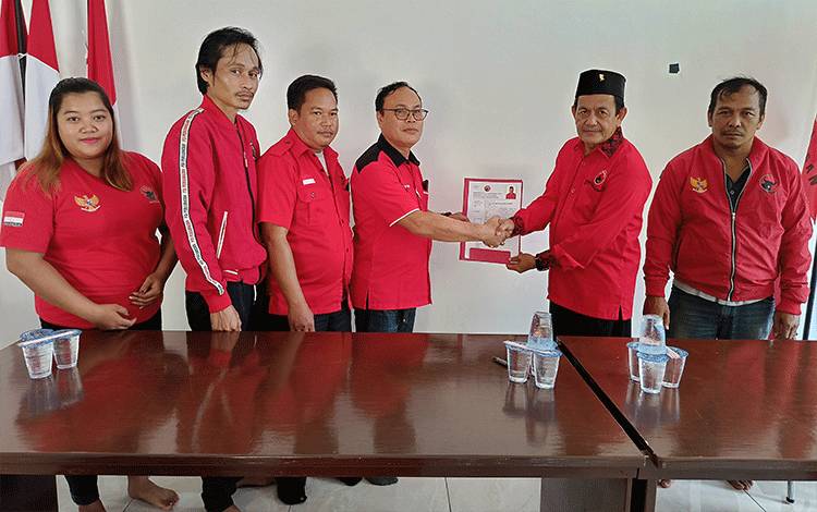 Ikut Berkompetisi dalam Pilkada Barito Timur 2024, Rayesnan Daftar di Dua Partai