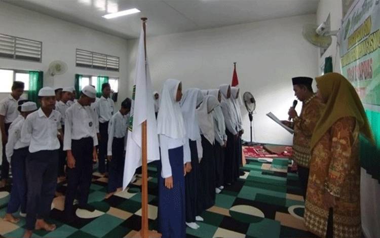 Pengurus OSIM MTsN 2 Kapuas Dikukuhkan