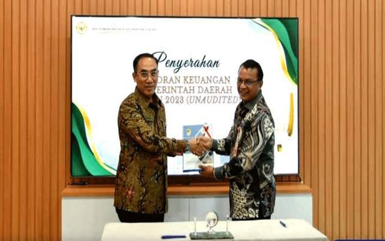 Pj Sekda Barito Utara Serahkan LKPD 2023 Unaudited Kepada BPK RI Kalteng