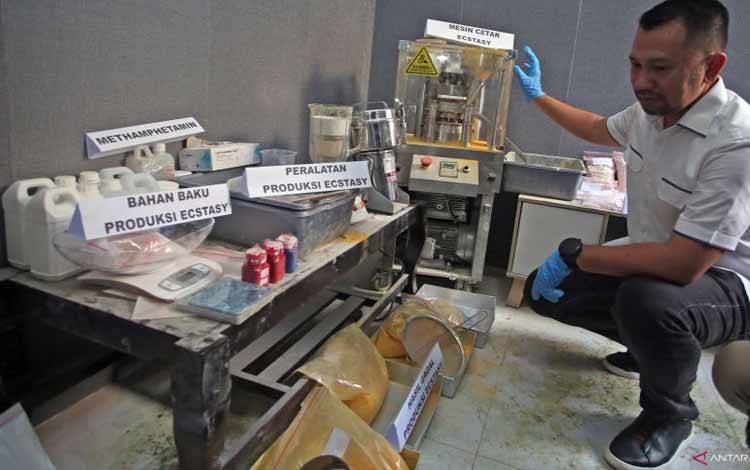 Bareskrim Berebek Vila Diduga Pabrik Narkoba dan Tangkap 3 WNA
