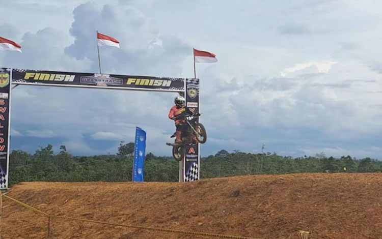 Puluhan Pembalap Ikuti Kejurnas Grasstrack Region IV Kalimantan