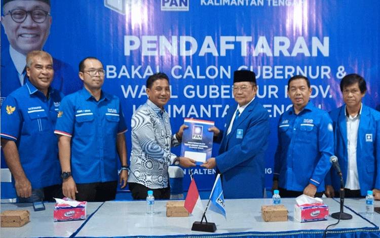 Supian Hadi Serahkan Berkas Pendaftaran Bacalgub ke DPW PAN Kalteng