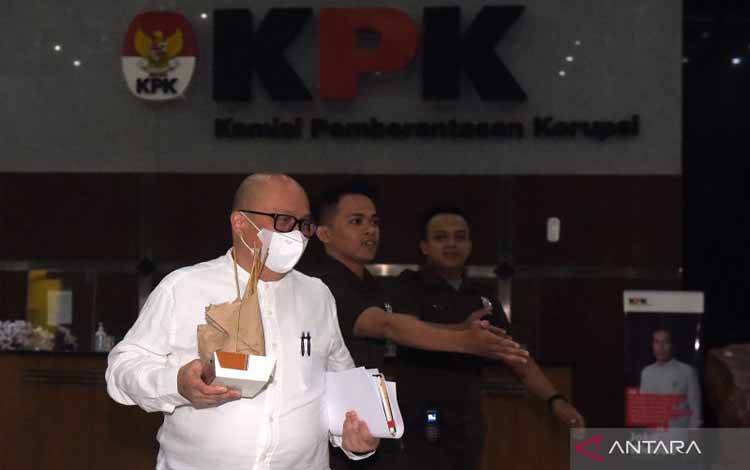KPK Periksa Dirut Taspen Antonius Kosasih soal Investasi Rp1 Triilun