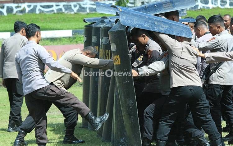 Satbrimob Polda Kalteng Terus Asah Kemampuan Taktis Penanggulangan Huru-hara