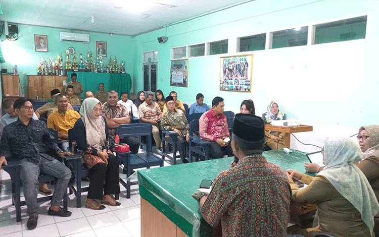 Suasana saat jajaran RSUD Kapuas terima kunker dari rombongan Komisi II DPRD Batola, bertempat di Aula RSUD setempat. (FOTO: IST)