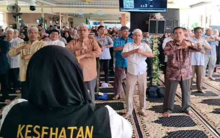 Dinkes Kapuas Berikan Materi dan Edukasi Kesehatan saat Kegiatan Manasik Haji