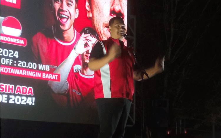 Warga Kobar Nobar Laga Indonesia vs Gunea Bersama Menpora Dito