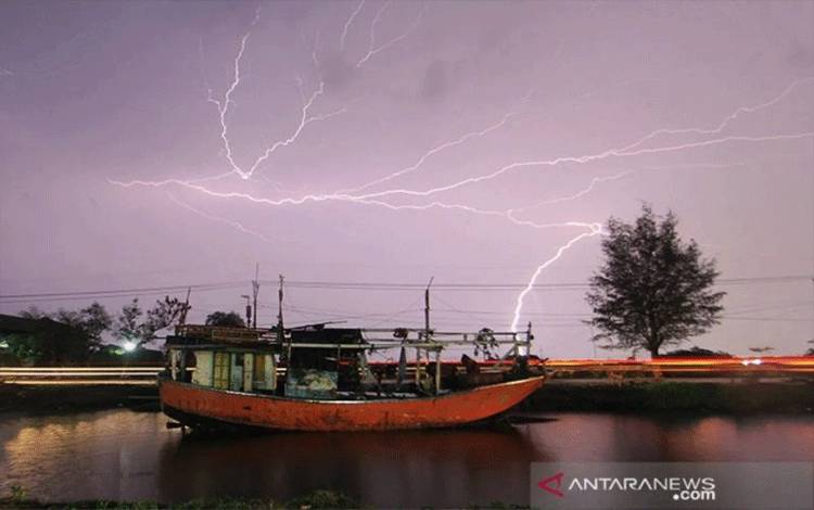 BMKG Terbitkan 14 Daerah Berstatus Waspada Dampak Cuaca Ekstrem