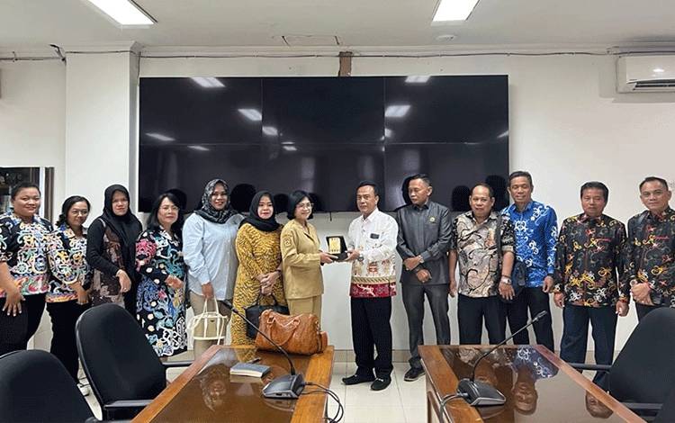 Gali Referensi Susun Raperda Bangunan Gedung, Pansus I DPRD Kapuas Juga Lakukan Kunker