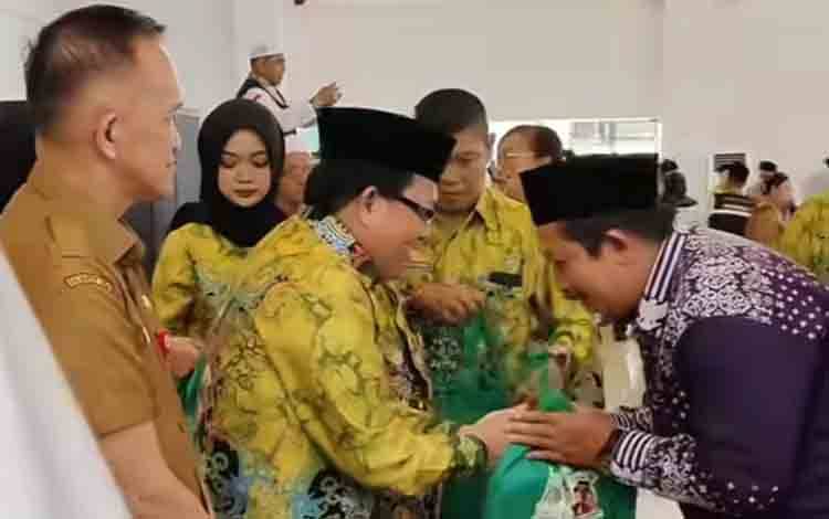Pj Bupati Kapuas Resmi Lepas 317 Jemaah Calon Haji