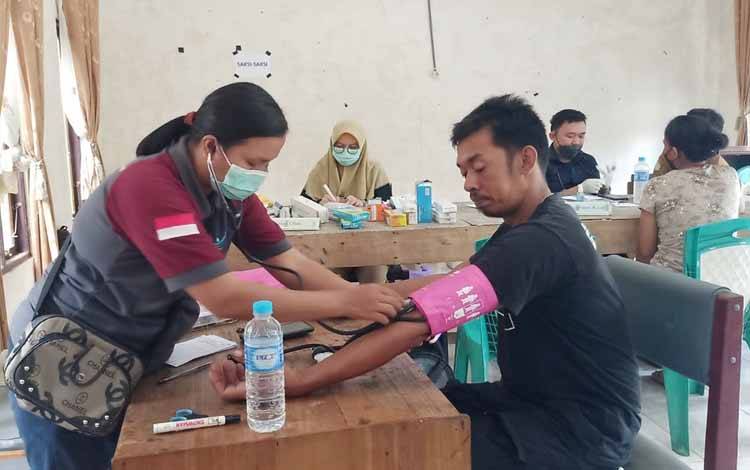 Program Dokter Masuk Desa di Desa Mangkarap Kabupaten Barito Timur, Senin, 13 Mei 2024. (FOTO: BOLE MALO)