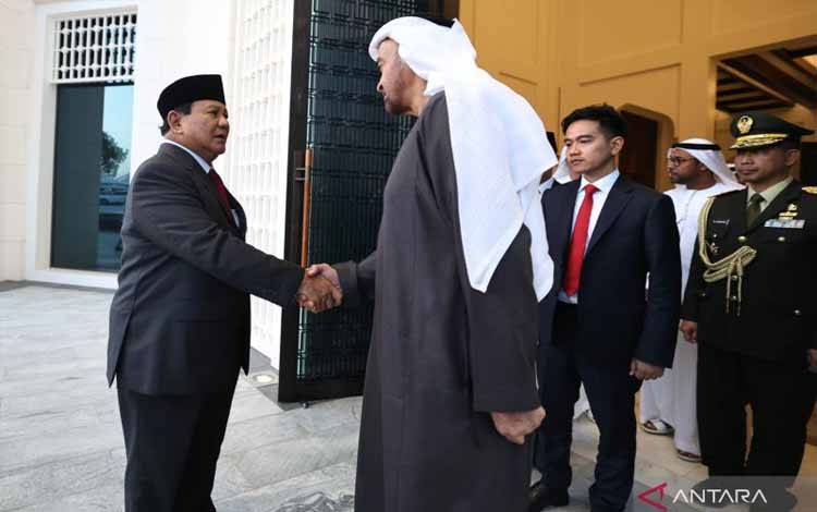 Prabowo Perkenalkan Wakil Presiden Terpilih Gibran kepada Presiden UEA