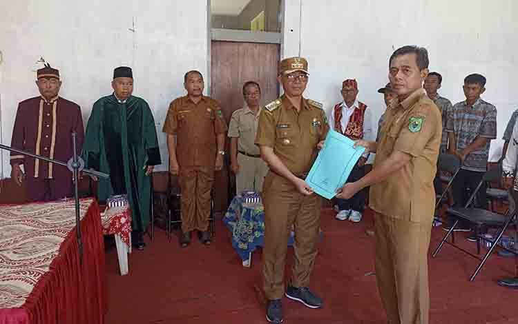 Ini Pesan Camat Kapuas Murung Kepada Pj Kades Sumber Muliya yang Baru Dilantik