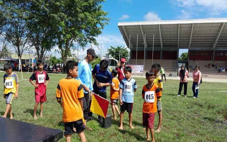 Lomba atletik salah satu cabang pada ajang O2SN SD/MI di Kapuas pada Selasa, 14 Mei 2024. (FOTO: IST)