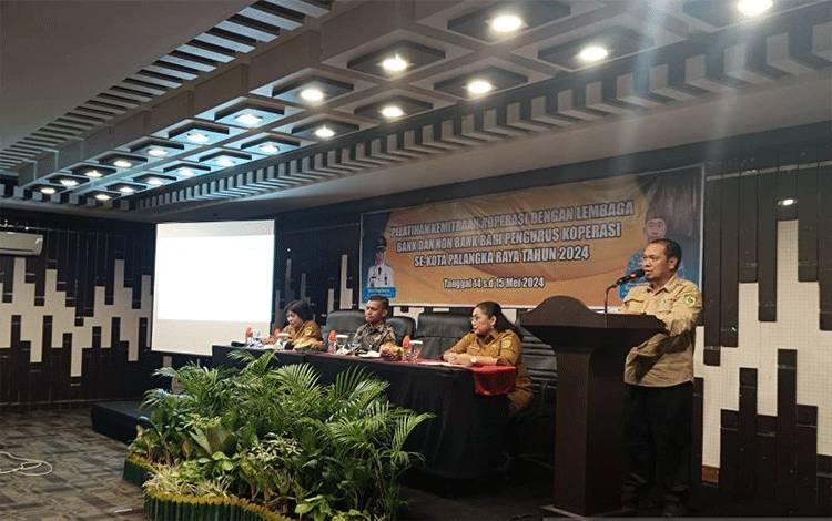 Disperindag Palangka Raya: Pelatihan Kemitraan Koperasi dan Perbankan Meningkatkan Keterampilan Pengurus