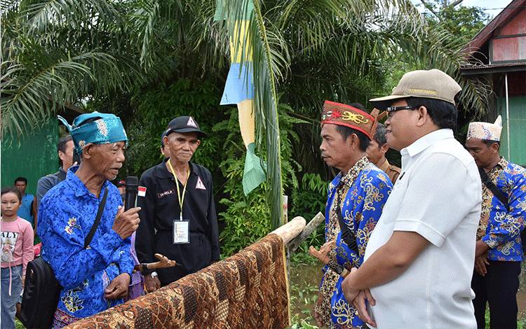 Pj Bupati Kapuas Hadiri Ritual Adat Mamapas Lewu di Desa Penda Ketapi