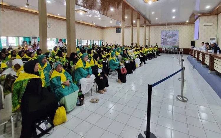 Jemaah Calon Haji Kloter 4 Palangka Raya Tiba di Embarkasi Banjarmasin