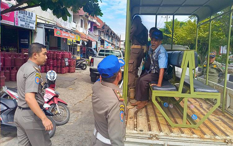 Pemko Palangka Raya Tegas Larang Aktivitas Mengemis di Jalan