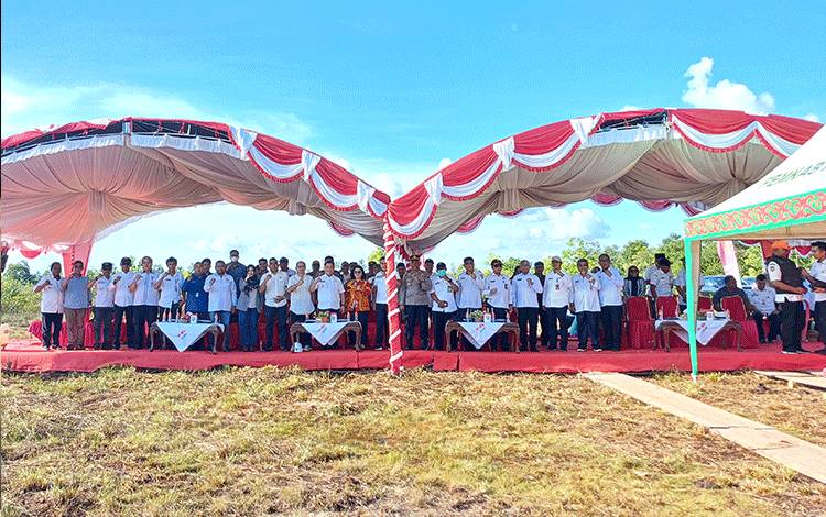 Peletakan batu pertama pabrik pengolahan limbah B3 medis, Rabu, 15 Mei 2024. (FOTO: DEWIP)