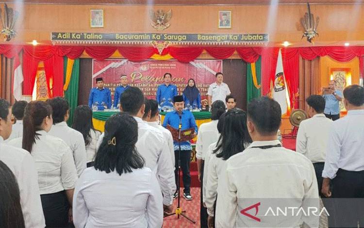 Lantik 50 Anggota PPK, Ini Pesan Ketua KPU Murung Raya