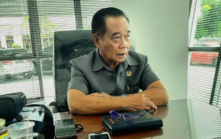 Achmad Rasyid Minta Pemda Dukung Petani Nanas Parigi