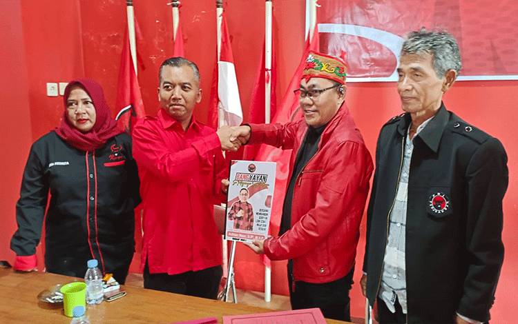 Bang Yayan Resmi Daftar Sebagai Cawabup Melalui PDI Perjuangan