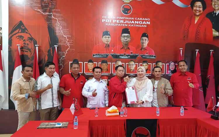 Endang Susilawatie Daftar di PDIP sebagai Bakal Calon Wakil Bupati Katingan