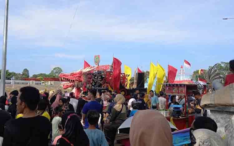 Masyarakat Antusias Saksikan Karnaval Pawai Budaya