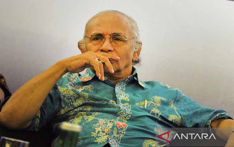Salim Said, tokoh pers dan perfilman nasional yang juga pernah bertugas sebagai Duta Besar RI untuk Republik Ceko. ANTARA FOTO/Puspa Perwitasari/ama/aa. (Antara Foto/Puspa Perwitasari)