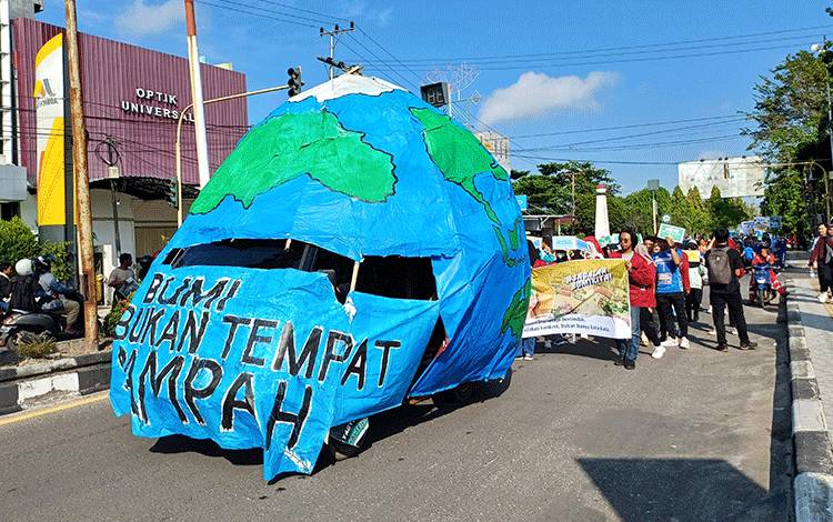Peringati Hari Bumi, Aliansi Masyarakat Peduli Lingkungan Kotim Kampanyekan Bumi Bukan Tempat Sampah