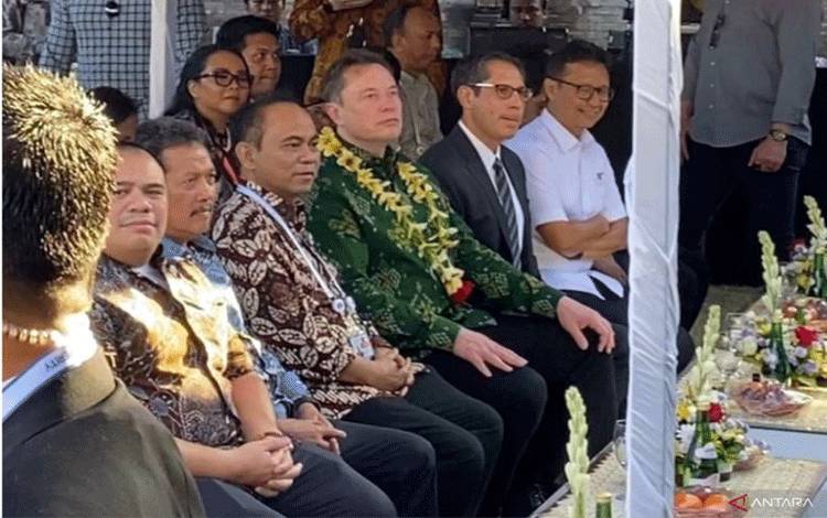 Elon Musk Ikuti Uji Coba Starlink di Puskesmas Pembantu Denpasar