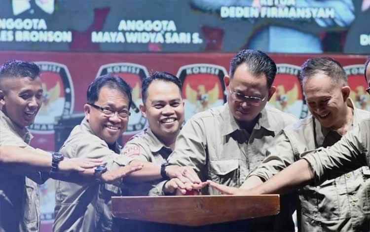 Peluncuran Pilkada Kapuas Berlangsung Meriah, KPU Hadirkan Ruri Repvblik dan Sejumlah Artis