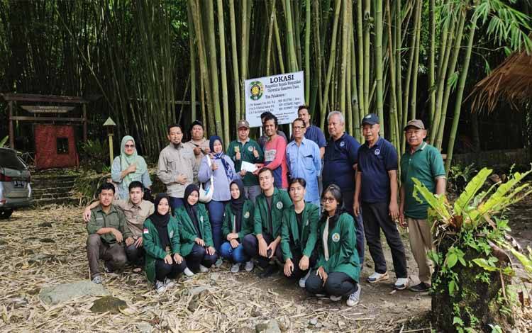 Kegiatan media pengabdian yang diselenggarakan di Dusun Pamah Semelir, Desa Telagah, Sei Bingei, Langkat pada Minggu, 19 Mei 2024.(FOTO: Dokumentasi Prof Rahmawaty untuk Borneonews)