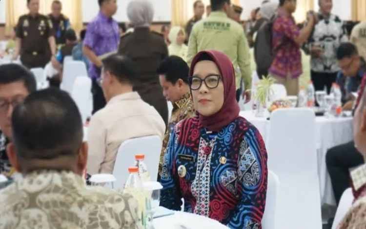 Pj Wali Kota Palangka Raya, Hera Nugrahayu saat menghadiri peresmian gedung baru Kejaksaan Tinggi Kalteng. (FOTO: HUMAS)