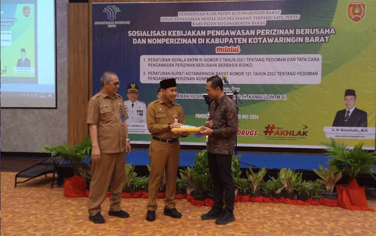 DPMPTSP Kobar Sosialisasi Kebijakan Pengawasan Perizinan Berusaha dan Non Perizinan