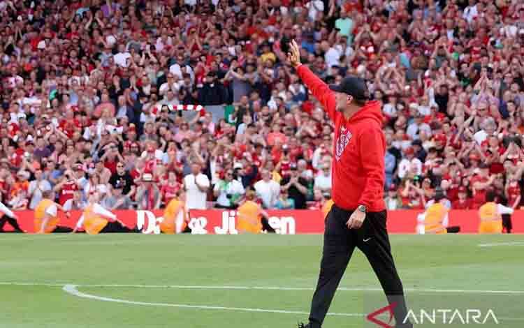 Pelatih Liverpool Jurgen Klopp saat berpisah dengan The Reds setelah hampir sembilan tahun bersama, setelah laga terakhir Liga Inggris musim ini yang dimenangkan dengan skor 2-0 atas Wolverhampton Wanderers (Wolves) di Anfield, Minggu (19/5/2024). (ANTARA/Liverpool)