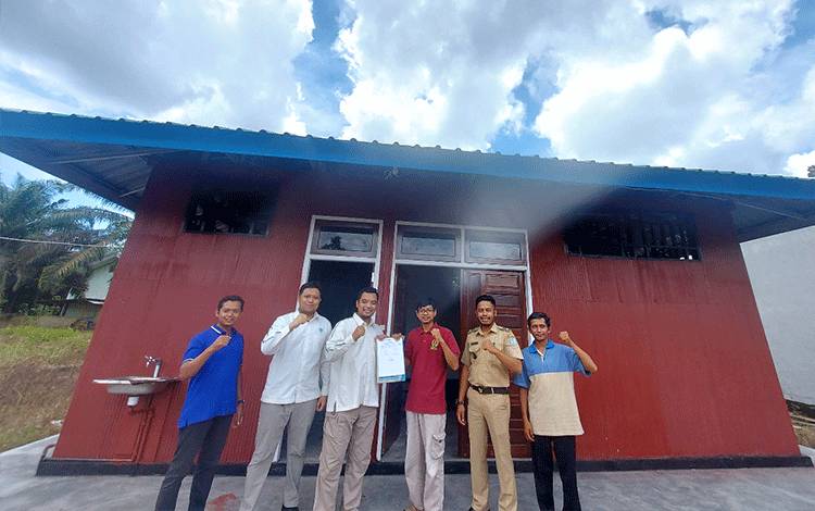 PT SSMS Tbk Serahkan Gudang Kimia untuk BUMDes Berkah Mulya Jaya