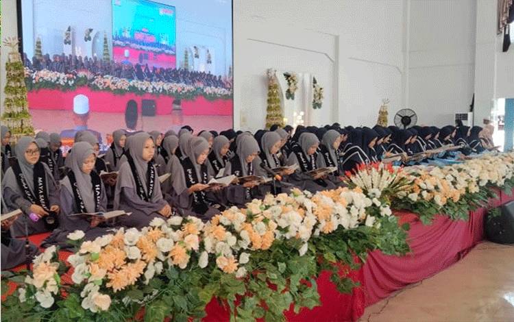 Suasana saat kegiatan pelepasan santriwati?kelas akhir Ponpes Alquran Al-Muhajirin Antang tahun pelajaran 2023/2024. (FOTO: IST)