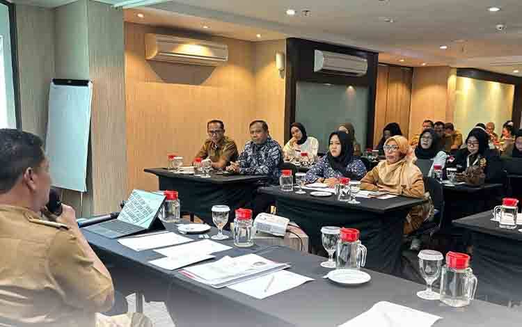 Pj Bupati Seruyan Djainuddin Noor memberikan arahan saat membuka kegiatan Bimbingan Teknis. (FOTO: PROKOM SERUYAN)