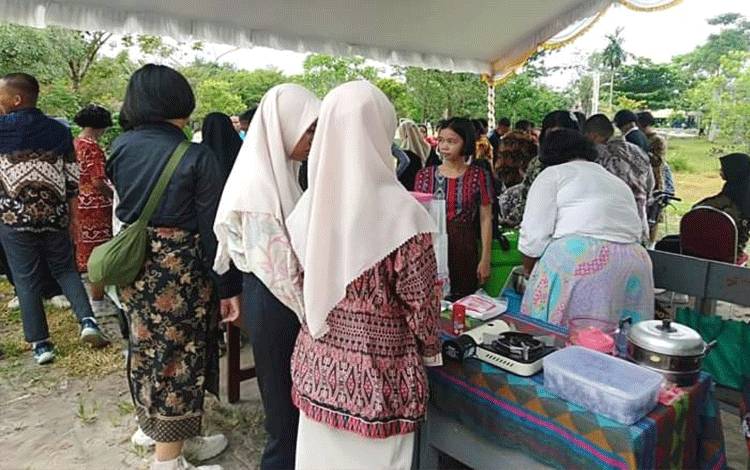 SMAN 5 Palangka Raya Ajarkan Siswa Olah Produk Berciri Kearifan Lokal