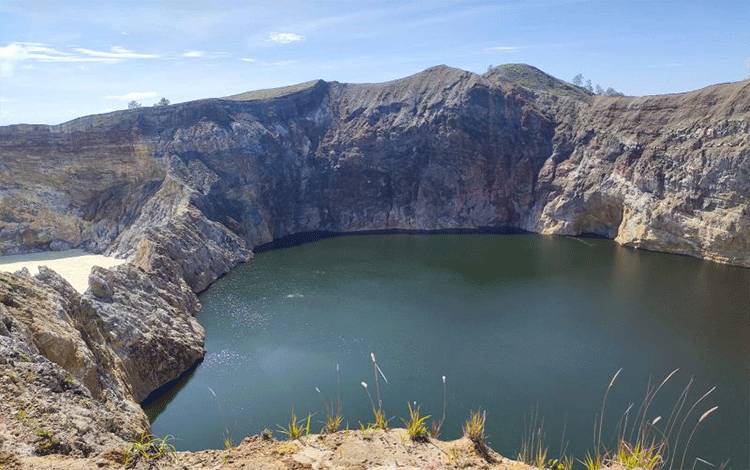 Balai TN Kelimutu Batasi Aktivitas Kunjungan Wisata ke Danau Kelimutu