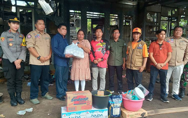 Pemkab Kotim Salurkan Bantuan untuk Korban Kebakaran di Desa Ramban
